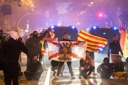 Spanien: Gewalttätige Proteste nach Wiederwahl von Sánchez