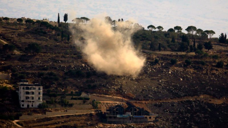 Rauch steigt auf nach israelischem Artilleriebeschuss in der Nähe von Kafr Shuba, Libanon.