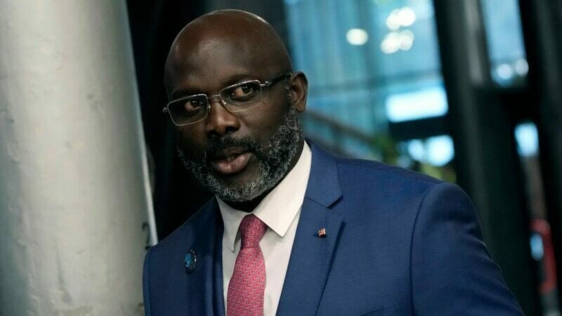 Amtsinhaber George Weah räumt seine Niederlage bei der Wahl in Liberia ein.