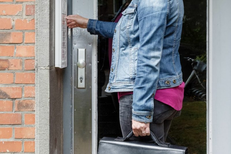 In NRW sollen Gerichtsvollzieher künftig mit Schutzwesten und Pfefferspray ausgestattet werden.