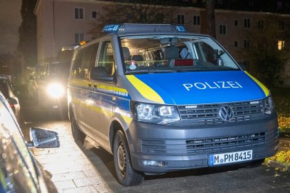 Glücklicher Ausgang von Vermisstensuche in Bayern: Kind schläft in Graben