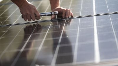 Starker Ausbau der Solarenergie – vor allem auf Freiflächen und Firmendächern