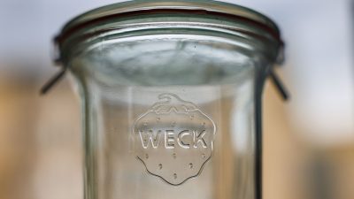 Ein Einmachglas des Herstellers Weck: Für den insolventen Glashersteller Weck gibt es eine Zukunft.