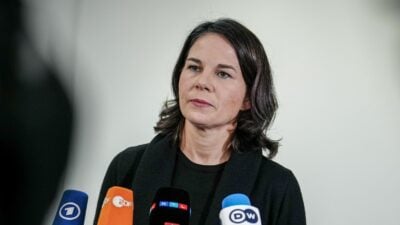 Unter den im Gazastreifen freigelassenen Geiseln sind auch vier Deutsche. Das bestätigte Außenministerin Annalena Baerbock beim Bundesparteitag von Bündnis 90/Die Grünen.