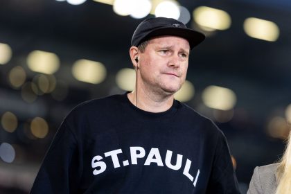 2. Liga: St. Pauli schlägt Braunschweig – Nürnberg-Fans im Stadion-Innenraum