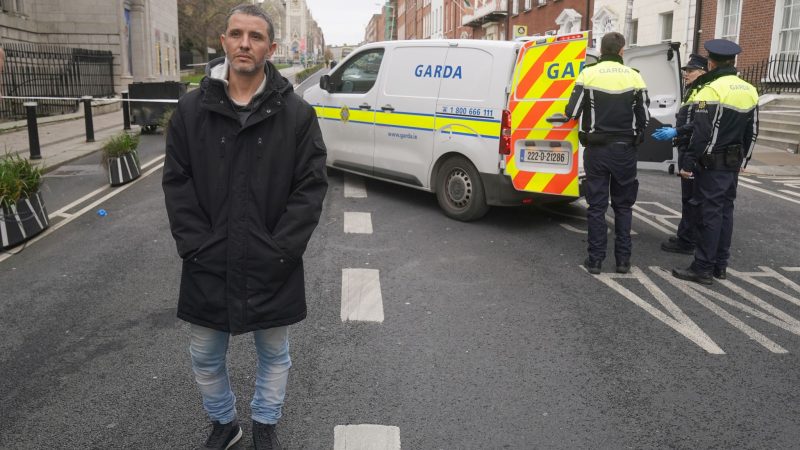 Caio Benicio, ein Deliveroo-Fahrer, schlug mit seinem Helm auf einen Messerangreifer in Dublin ein und verhinderte womöglich mehr Opfer.