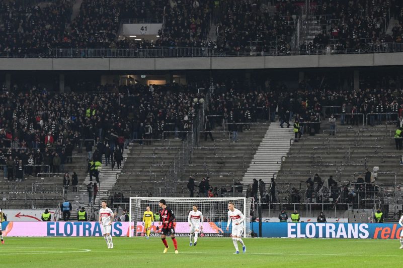 Aus Protest gegen die Polizei zogen sich die Frankfurter Ultras aus ihrem Fanblock zurück.