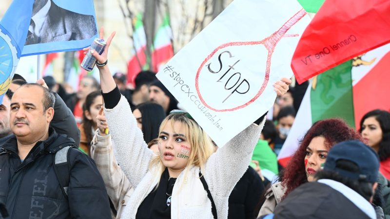 Exil-Iraner während eines Protests in Hamburg. (Archivbild)