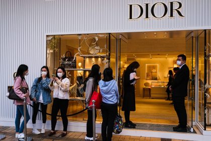 Vorwürfe der Ausbeutung: Ermittlungen gegen Armani und Dior in Italien