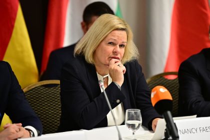 Faeser verlängert feste Grenzkontrollen