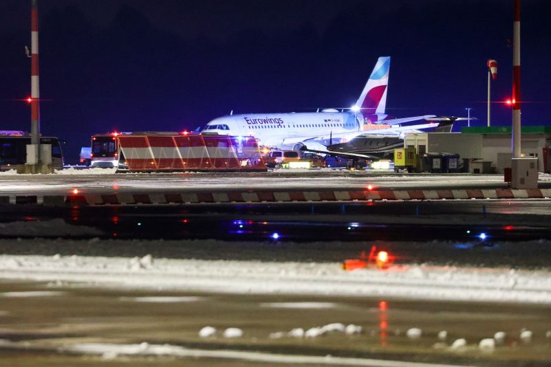 Glatteis: Flugzeug kommt in Hamburg von Landebahn ab