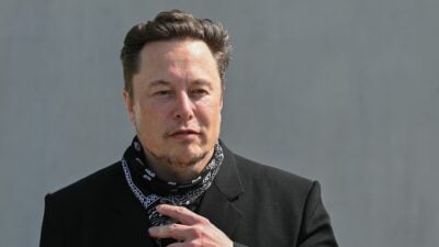 Tesla-Gewinn bricht um 55 Prozent ein – Musk verspricht: Günstige Modelle kommen eher