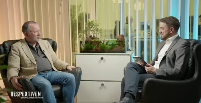Der Volkswirt und Publizist Dr. Markus Krall (l.) im Gespräch mit Epoch-Times-Moderator Alexander Zwieschowski (14.12.2023)