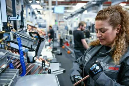Unternehmen bauen Tausende Stellen ab - diese Berufe stehen jetzt auf der Streichliste