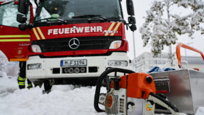 Bayern im Schnee: Lage auf Straßen entspannt sich – Zug- und Flugverkehr eingeschränkt