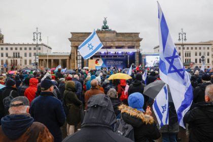 Mehrere tausend Menschen bei Demonstration gegen Antisemitismus