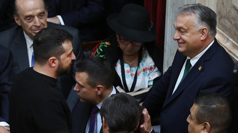 Bis nach Argentinien hat es gebraucht: Treffen zwischen Orbán und Selenskyj