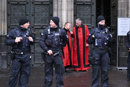 Kölner Polizei: Dom-Besucher vor Einzelkontrollen – eine Verhaftung im Saarland