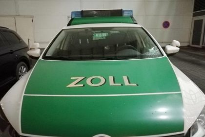 Erfurter Zoll findet knapp 230.000 Euro Bargeld versteckt in Auto