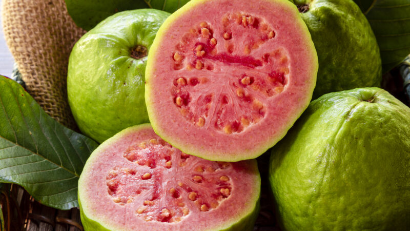 Guave: Tropische Frucht schützt das Herz und strafft die Haut