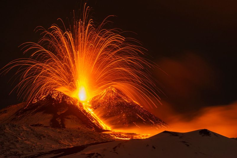 Bis zu 6000 Meter über Meereshöhe: Ätna spuckt wieder Lava
