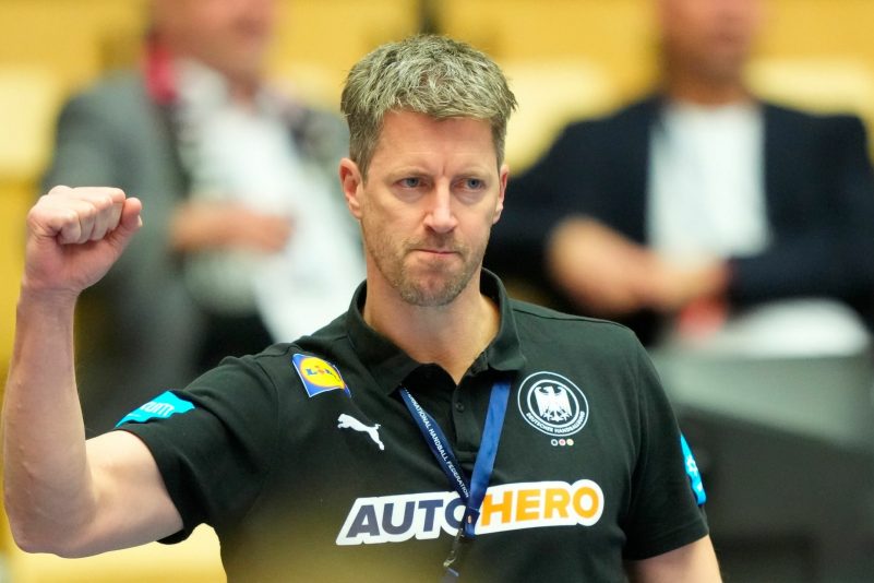Bundestrainer Markus Gaugisch und die DHB-Frauen qualifizierten sich vorzeitig für die WM-Hauptrunde.