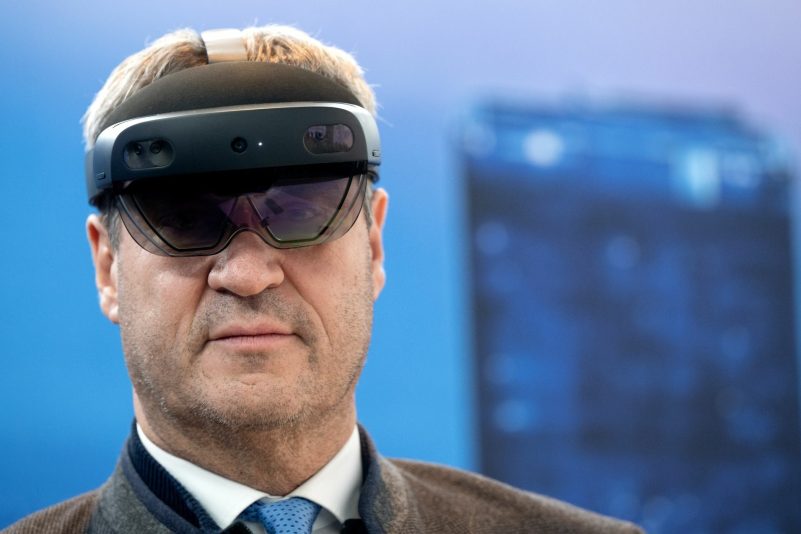 Bayern Minsterpräsident Markus Söder in der Zentrale des Mobilfunk-Anbieters Telefónica (O2).