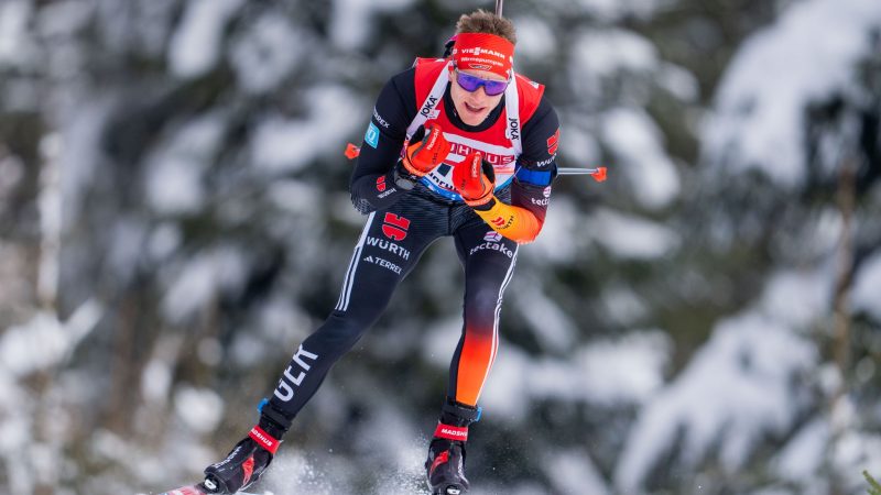 Benedikt Doll hat beim Weltcup in Hochfilzen in der Verfolgung den zehnten Platz belegt.