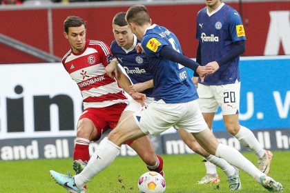 Kiel siegt im Top-Spiel – heftige Ausschreitungen in Rostock