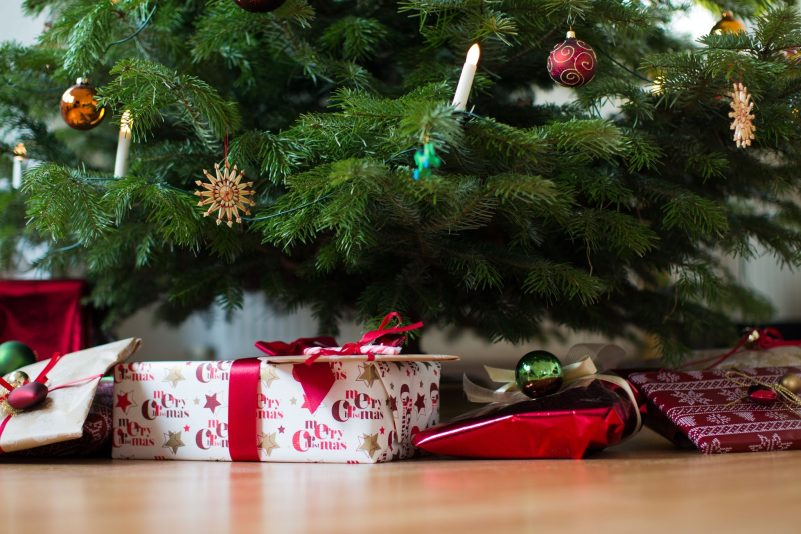 Laut einer Umfrage wollen knapp 20 Prozent der Befragten dieses Jahr weniger Geld für Weihnachtsgeschenke ausgeben.