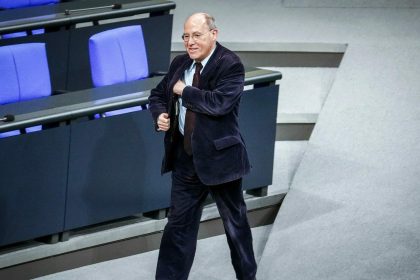 Linke Fraktion aufgelöst: AfD fordert Rücktritt von Petra Pau