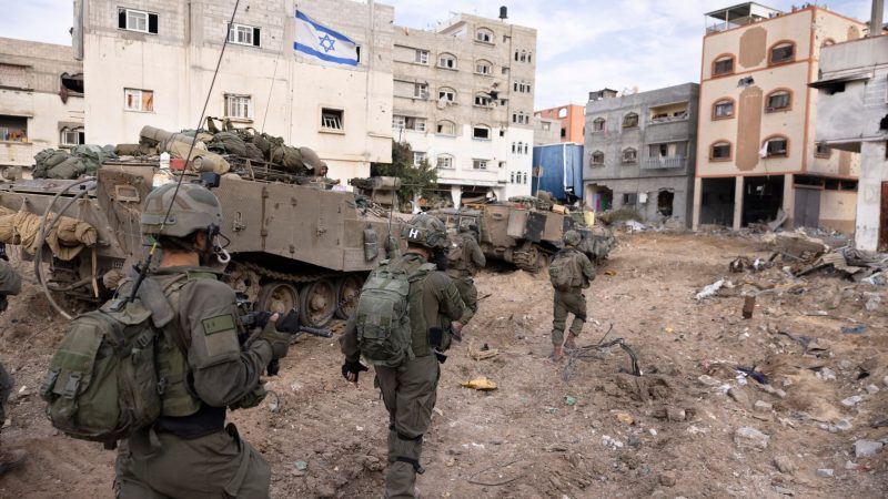 Israelische Soldaten bei einer Bodenoperation im Stadtteil Shijaiyah in Gaza-Stadt.