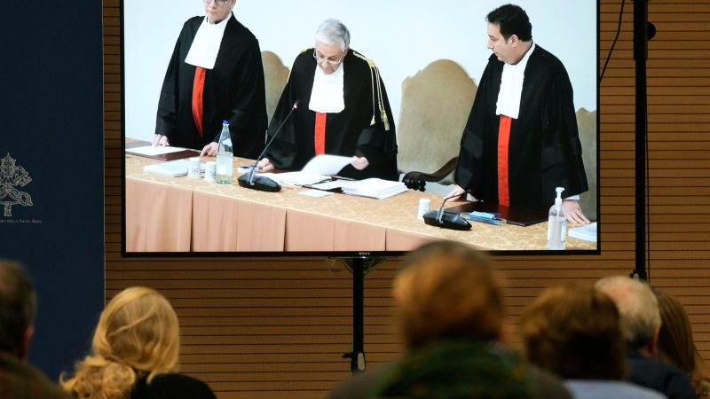 Im Vatikan-Prozess um fragwürdige Millionendeals ist das Urteil verkündet worden.