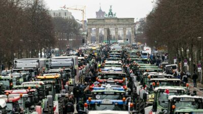 Traktoren bis zum Brandenburger Tor: Der  Deutsche Bauernverband hat zur Demo «Zu viel ist zu viel! Jetzt ist Schluss!» aufgerufen.