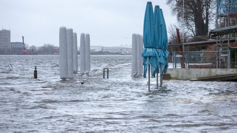 Regen und viel Wind: Sturmflutgefahr an den Küsten