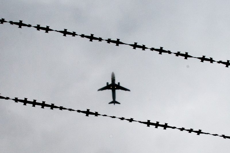 Die Ampel will mit Verfahrensvereinfachungen dafür sorgen, dass Abschiebungen nicht mehr so oft im letzten Moment scheitern, etwa weil die Betroffenen nicht auffindbar sind. (Symbolbild)