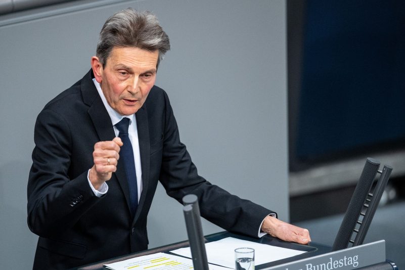 SPD-Fraktionschef Rolf Mützenich warnt wegen der Einsparungen vor einer Spaltung der Gesellschaft.
