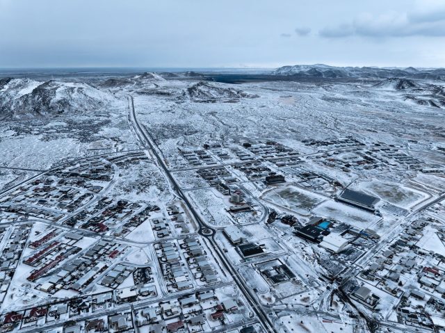 Blick auf das Lavafeld um Grindavik auf der isländischen Halbinsel Reykjanes.