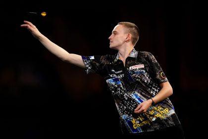 Frohe Weihnachten für Darts-Profis – Quartett in Runde drei