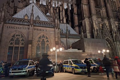 Am Kölner Dom: Sicherheitsmaßnahmen bis Neujahr verlängert