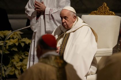 Papst bei Christmette: „Unser Herz ist heute Abend in Bethlehem“