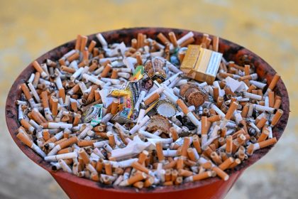 Großteil der Jugendlichen Nichtraucher – Einweg-E-Zigarette bei Rauchern beliebt