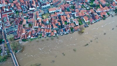 Hochwasser geht nur langsam zurück: Noch keine Entwarnung