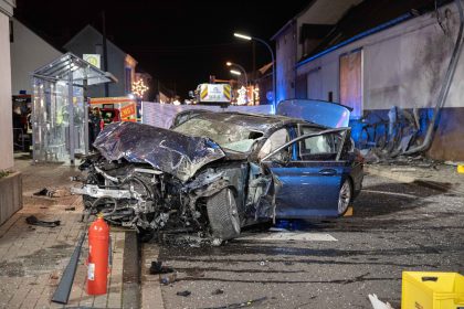 Tod eines 14-Jährigen an Bushaltestelle: Unfallursache noch unklar