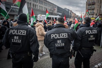 Berlin-Neukölln: Polizisten bei propalästinensischer Demonstration attackiert