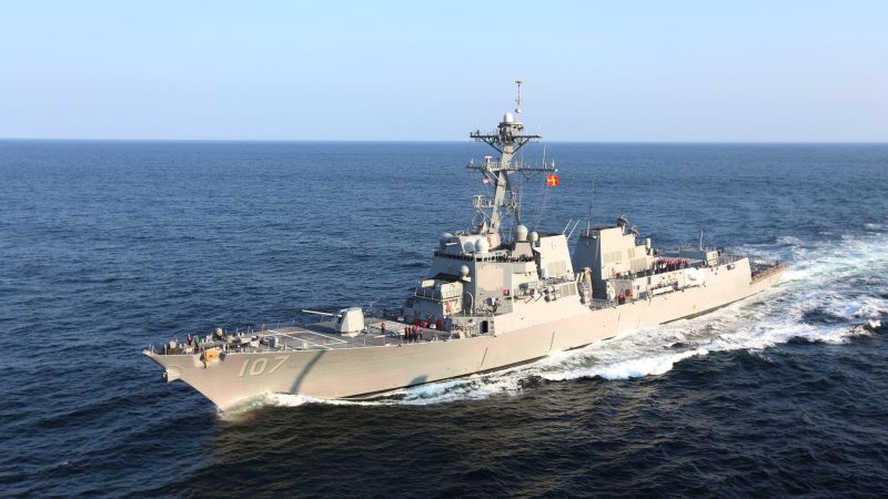 Das US-Kriegsschiff USS Gravely (Archivbild) feuerte nach Marineangaben zwei ballistische Anti-Schiffs-Raketen ab, die aus den von den Huthi-Rebellen kontrollierten Gebieten im Jemen abgefeuert worden waren.