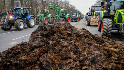 Innenminister von NRW droht Bauern bei Autobahnblockaden mit Konsequenzen