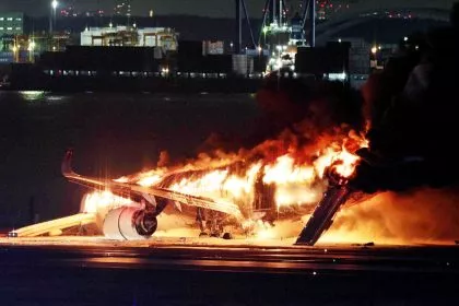 Tokio: Fünf Tote bei Flugzeugkollision auf Flughafen