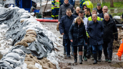 Zwischen Resignation und Wut: Hochwasseropfer beschimpfen Kanzler Scholz