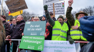 „Das wird ein heißer Winter in Deutschland“: Stimmen von der Großdemo der Bauern in Berlin